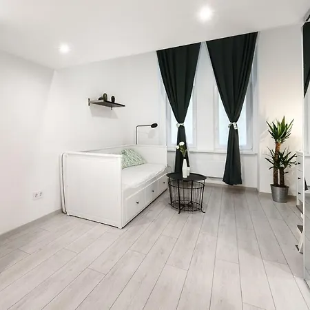 White Nature With Modern Design Apartamento